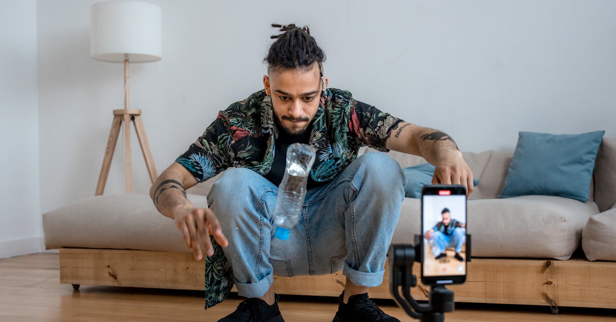 Equipe criando conteúdo para redes sociais