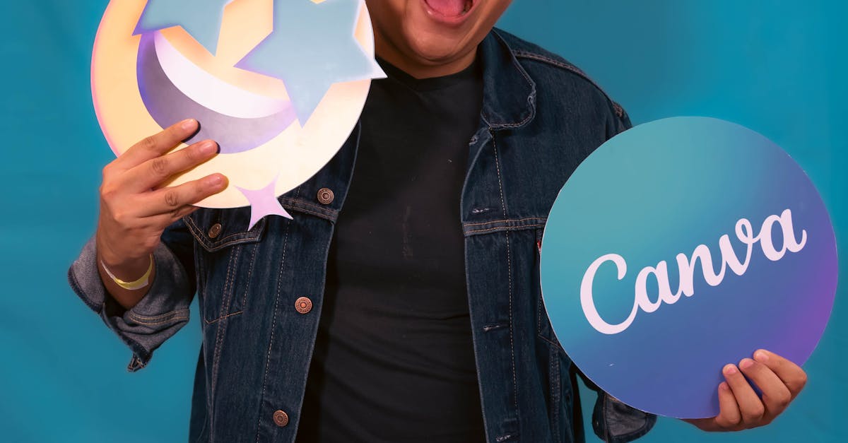 Pessoa utilizando ferramentas digitais no celular para planejar campanha no Instagram