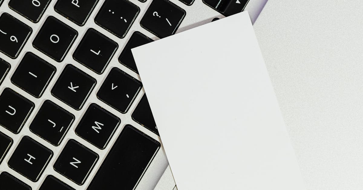 Tela de computador mostrando ferramentas gratuitas para análise de seguidores