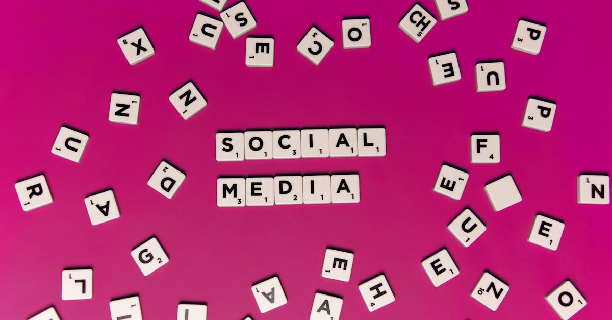 Profissional criando estratégias de branding pessoal no TikTok 2025