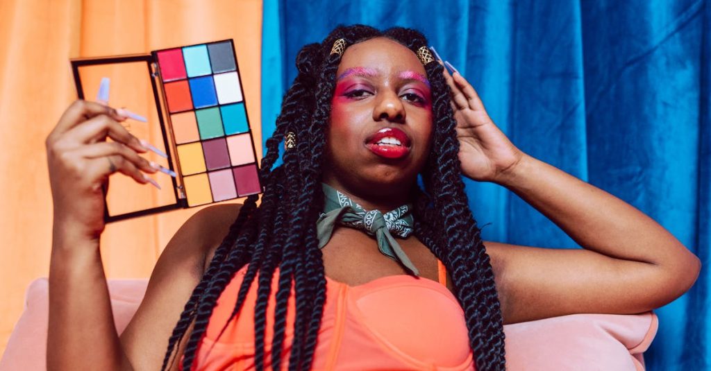 Pessoa preocupada olhando para o celular com tela do TikTok